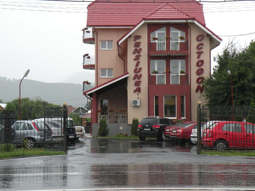Pensiunea Octogon Karácsonkő Kültér fotó